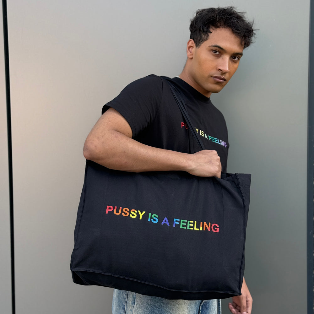 PRIDE kolekcia - PUSSY IS A FEELING antracitové tričko