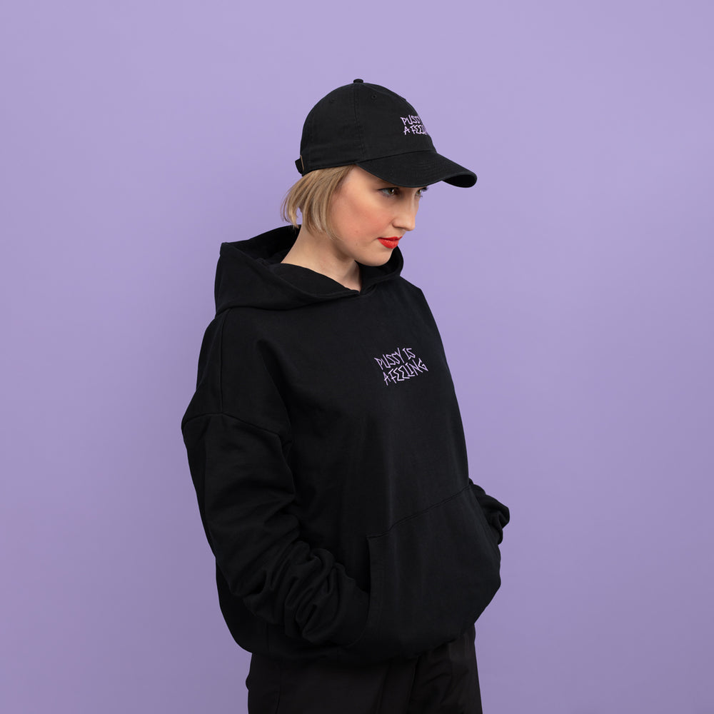 PUSSY IS A FEELING x MISHA oversize mikina v čiernej farbe
