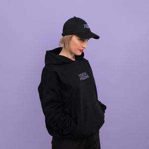 PUSSY IS A FEELING x MISHA oversize mikina v čiernej farbe