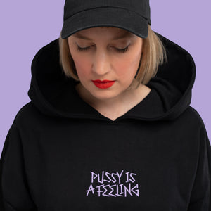 PUSSY IS A FEELING x MISHA oversize mikina v čiernej farbe