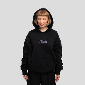 PUSSY IS A FEELING x MISHA oversize mikina v čiernej farbe