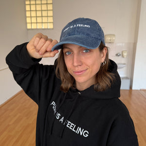 PUSSY IS A FEELING modrá riflová šiltovka