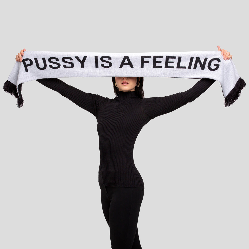 PUSSY IS A FEELING čierno-biely šál